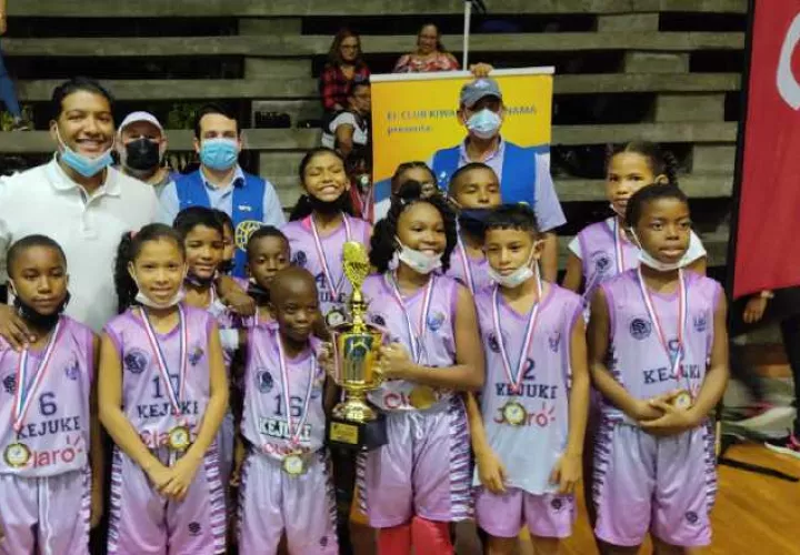 La Academia Kejueke se llevó los máximos honores en el baloncesto mixto de los kiwanis. Foto: Cortesía
