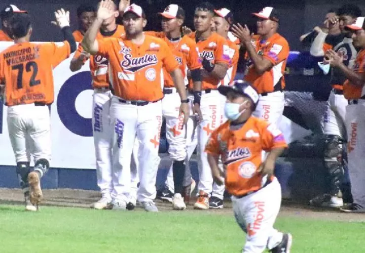 Carlos 'Trompo' Muñoz, lidera la tropa de Los Santos. Foto:@Fedebe is