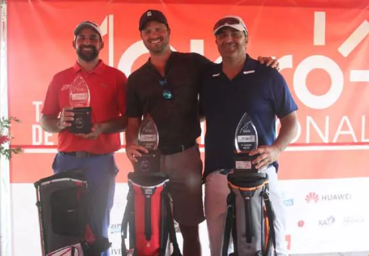 En dicha modalidad, los jugadores participaron en grupos de tres. Víctor Arosemena