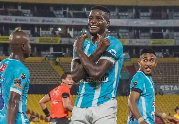 El panameño José Fajardo es un jugador de la 9 de octubre. Foto:Twitter