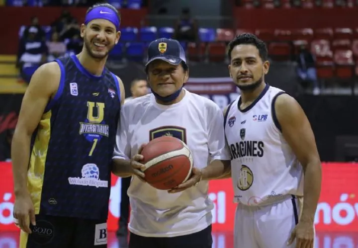 Dragones y Universitario, dedicaron el juego a Roberto 'Manos de Piedra' Durán. Foto: @LPB