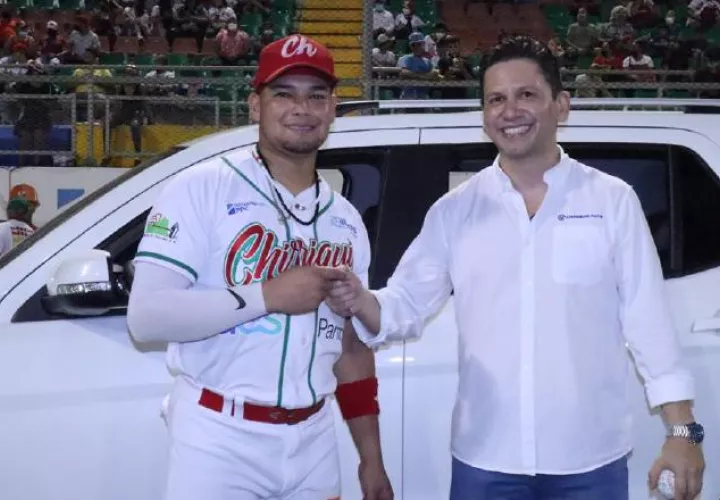 El chiricano Rodrigo Vigil,  premiado como el Jugador Más Valioso del actual Campeonato Nacional de Béisbol Mayor.  Foto:Fedebeis