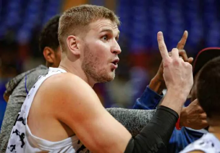 El serbio Milos Petkovic encestó 11 puntos. Foto: Fepaba