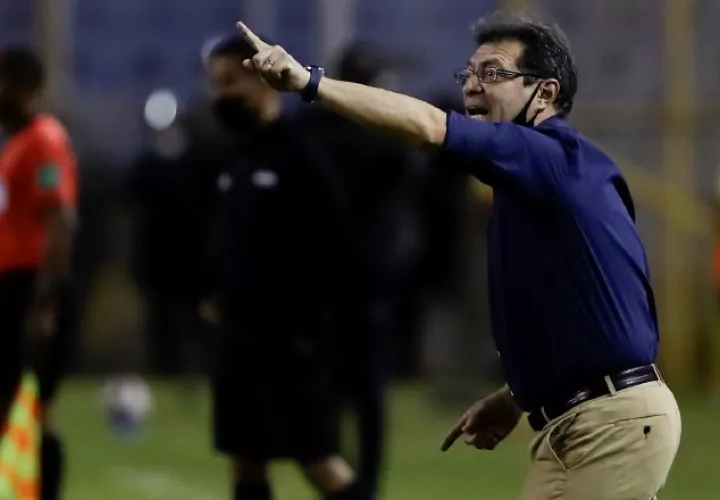 Hugo Pérez, técnico de El Salvador. Foto:EFE