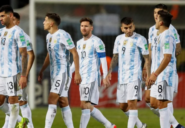 Argentina espera dar un golpe a su eterno rival paara acercarse a catar 2020. Foto:EFE