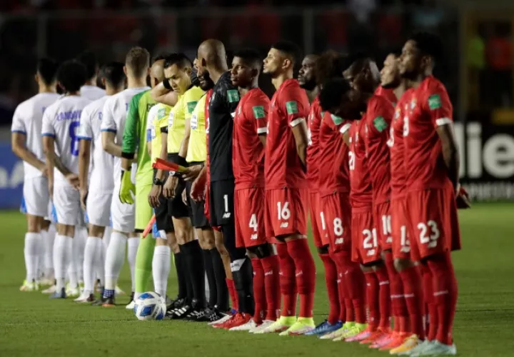 La selección de Panamá se impuso a El Salvador por 2-1 en el estadio Rommel Fernández. Foto:EFE
