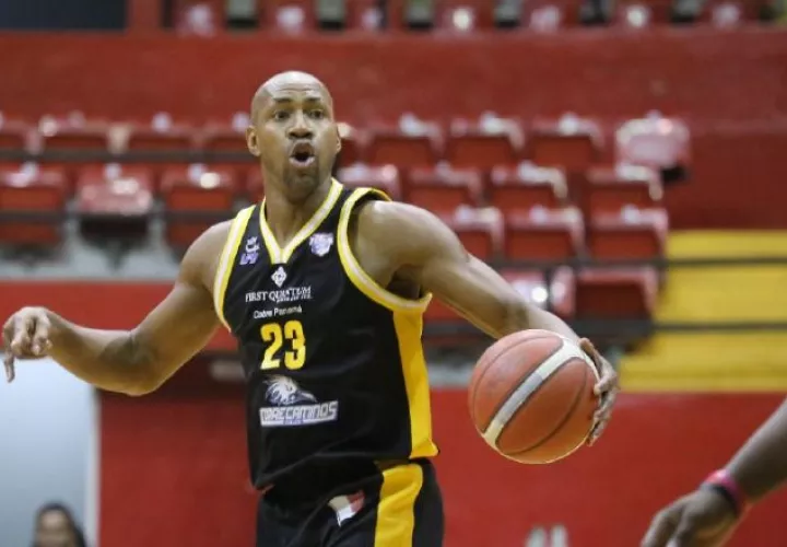 Michael Hicks volvió a destacar con los Correcaminos de Colón. Foto:LPB 