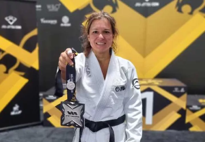  Jennisin Rosanía con la medalla de plata en cinturon negro. Foto: Cortesía