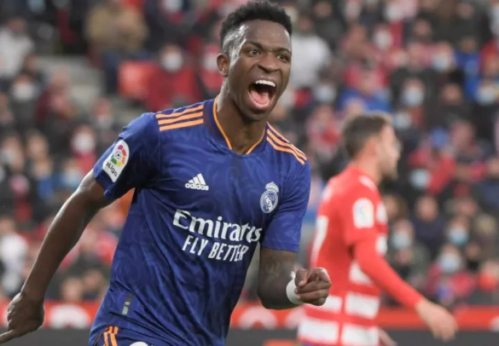 Vinicius Junior, celebra su gol  contra Granada. Foto:EFE