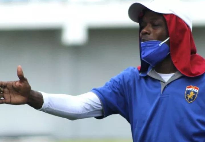 Jorge Dely Valdés, técnico de Plaza Amador Foto: @cdplazaamador