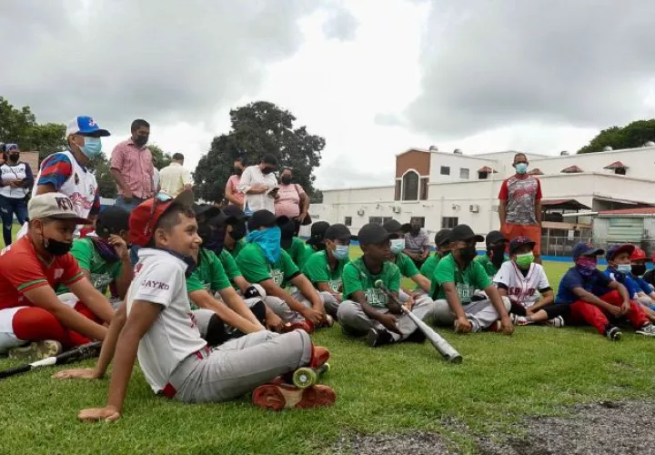 Equipo infantil de Doleguita. Foto: Mayra Madrid 