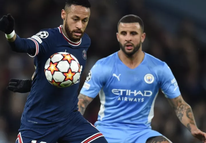 Neymar del Neymar (Izq.) y Kyle Walker del City. Foto:EFE