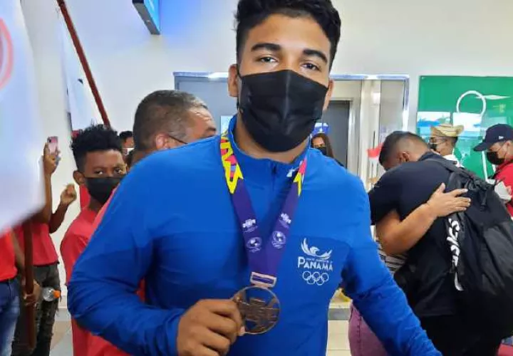 Max Madrid ganó bronce en lucha. Foto: Pandeportes