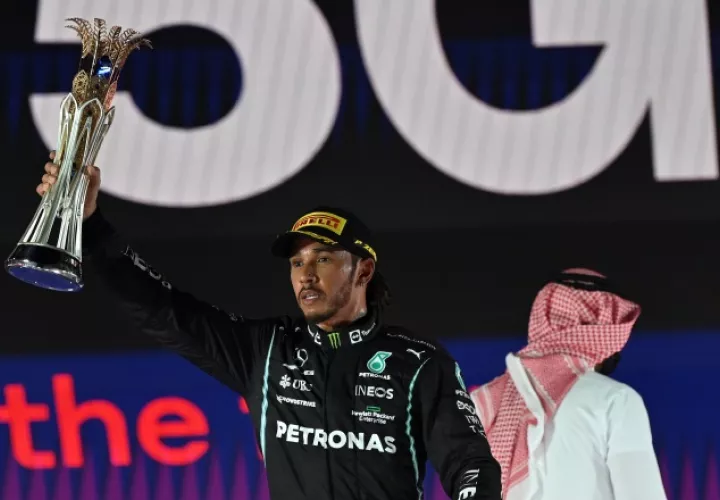 Lewis Hamilton se llevó el Gran Premio. Foto:EFE