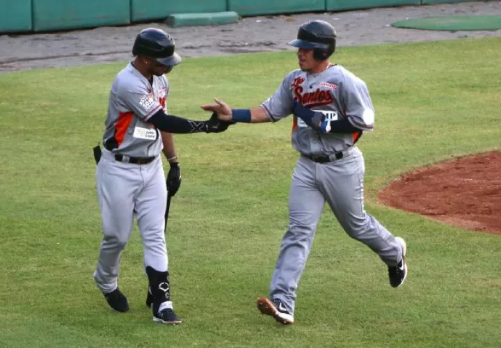 Los Astronautas aprovecharon jugar de local y sacar el triunfo ante los chiricanos. Foto: Probeis