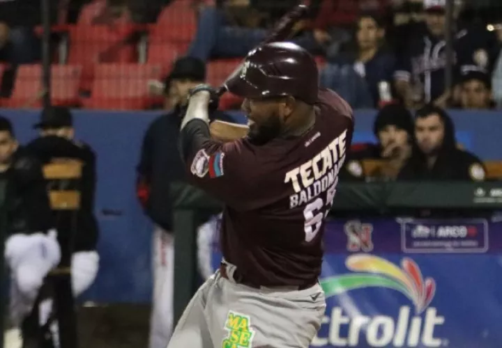 Alberto Baldonado pegó imparable que ayudó al triunfo de los Tomateros de Culiacán. Foto:@clubtomateros