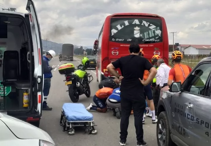 Egan Bernal se accidenta Foto:EFE
