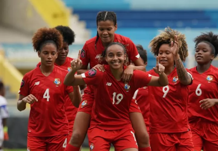 Las jugadoras panameñas celebraron en ocho oportunidades en el estadio Cuscatlán ante Belice. Cortesía/Fepafut