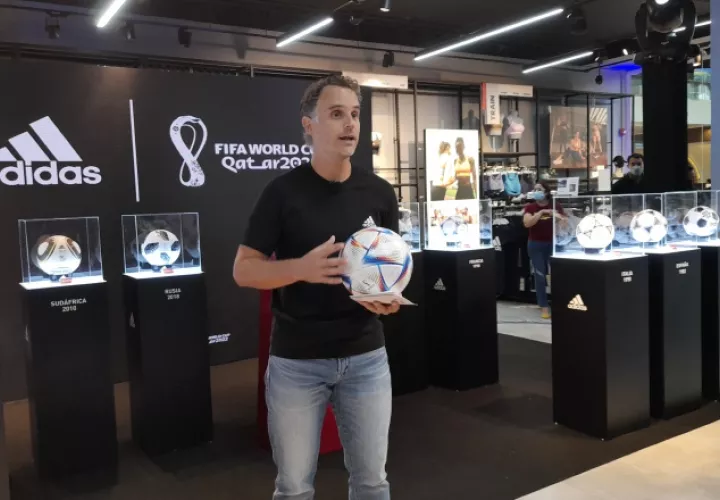 Tom Michiel Vinkenvleugel, Sr. Director de la categoría Football de adidas. Aurelio Martínez