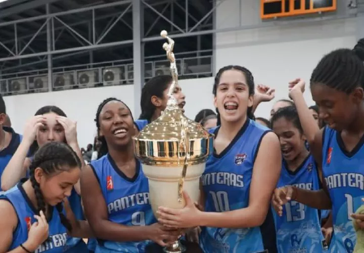 Panteras festejan su título femenino. Foto:LPBF