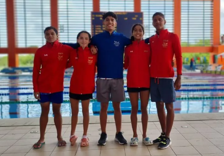 Nadadores panameños que estuvieron en torneo. Foto: Cortesía
