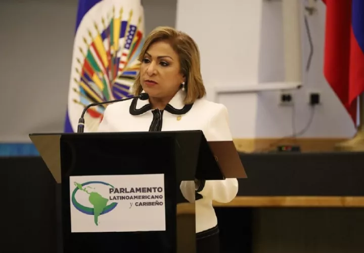 La fiscal general, Waleska Hormechea en el hemiciclo del Parlamento Latinoamericano y Caribeño. Cortesía