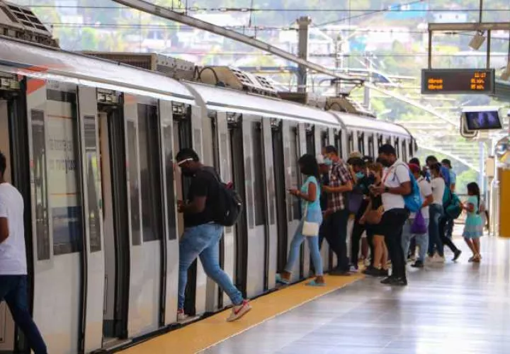 De lunes a viernes, por la Línea 1 se movilizan cerca de 240 mil pasajeros diarios, según las estadísticas del medio de transporte. Archivo