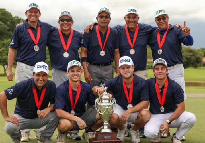 Nuevos campeones festejaron con el trofeo y las medallas. Apagolf