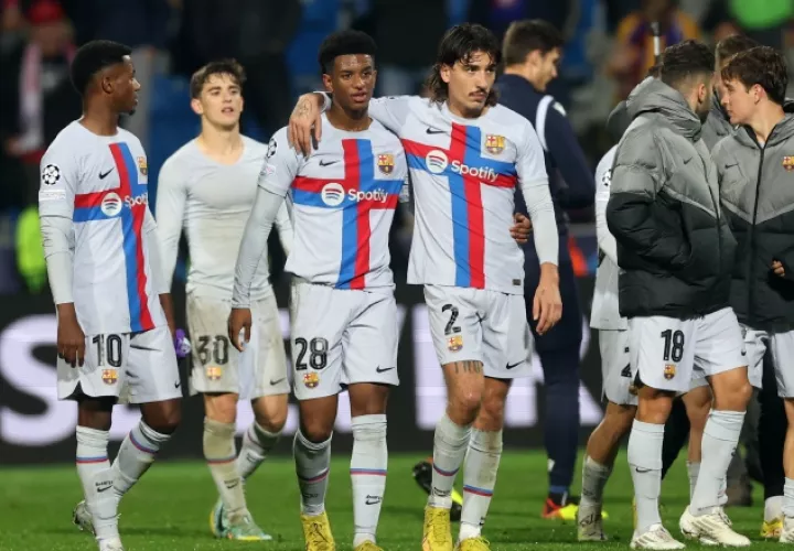 Jugadores del Barcelona, luego del triunfo ante Viktoria Plzen en la Champions. Foto:EFE