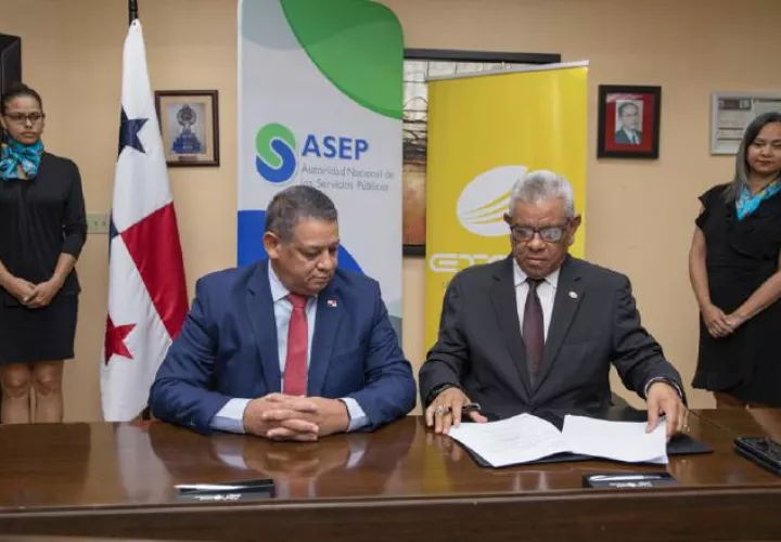 Firma del contrato de concesión.