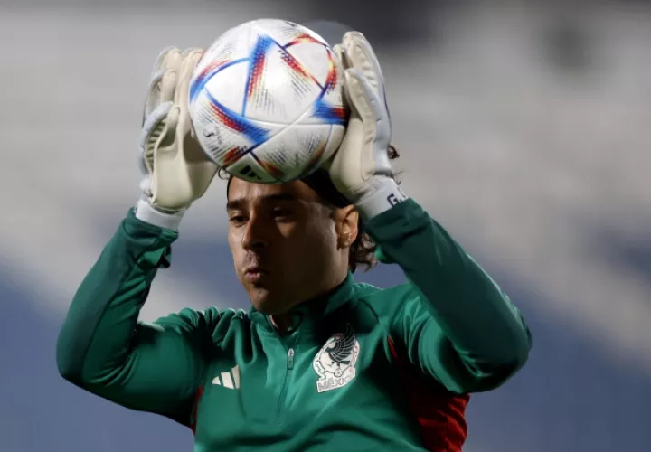 Guillermo 'Memo' Ochoa en los entramientos de México. Foto: EFE