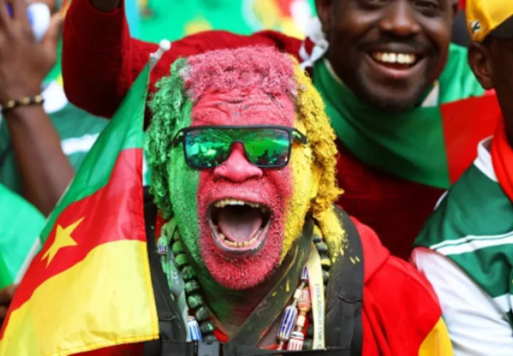 5-  Africanos, muy pintoresco y alegre, este de  Camerún lo demuestra.
