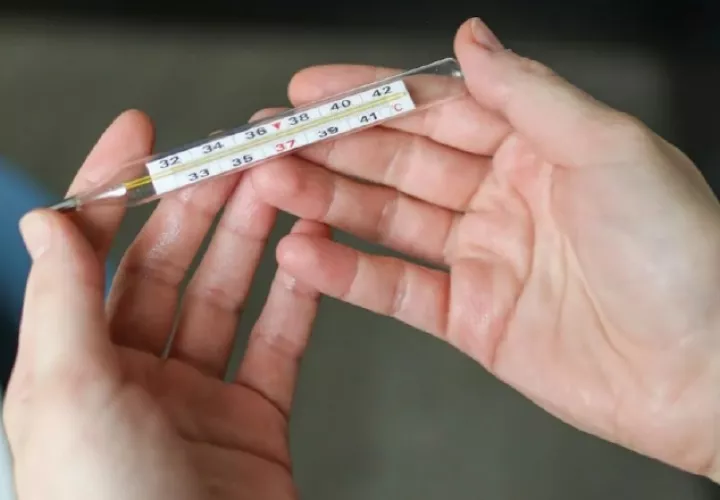 Es posible reducir la fiebre sin recurrir a medicamentos. 