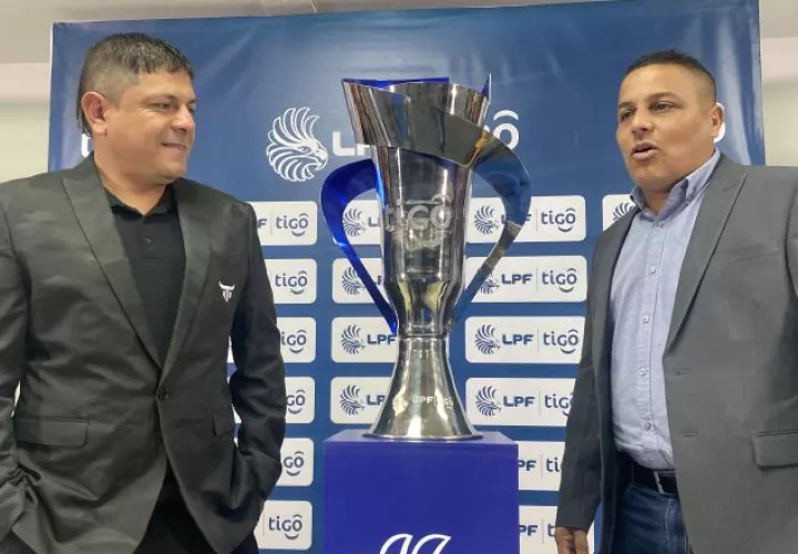 Diego Gutiérre técnico del Tauro y  Flanklin Narváez estratega del CAI chorrerano.  