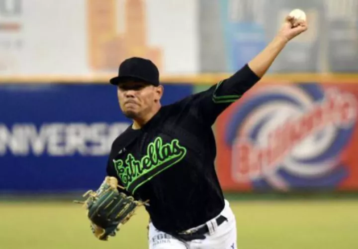 El lanzador Andy Otero  juega actualmente para Estrellas Orientales en la Liga de Invierno de República Dominicana. Foto: Twitter