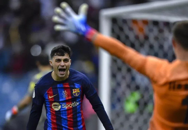 Pedri y el portero Marc-Andre Ter Stegen del Barcelona   Foto: EFE