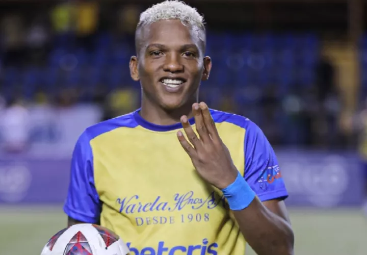 Ronaldo Córdoba anotó cuatro goles para Herrera FC en la primera fecha del Apertura 2023. Foto: @LPF