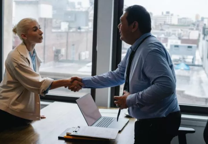 El mayor reto vinculado con el teletrabajo, para los ejecutivos, es construir una cultura empresarial o sentimiento de pertenencia. Pexels