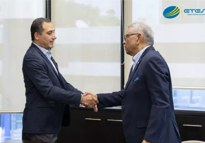 Reconocimiento a Etesa.