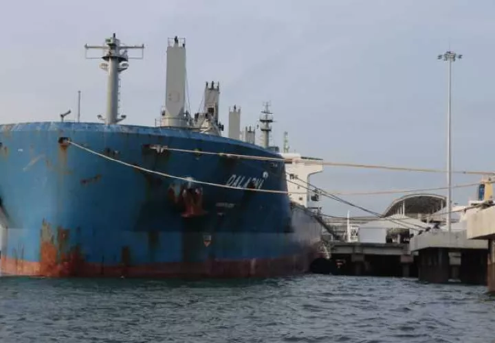 El puerto de cruceros todavía en fase de construcción final sigue siendo utilizado para reparar barcos por parte de empresas amigas al administrador de la AMP.