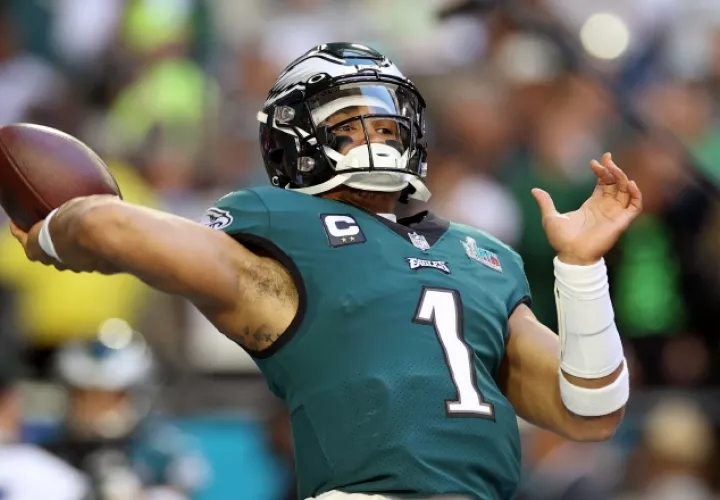 El mariscal de campo de los Philadelphia Eagles, Jalen Hurts. Foto: EFE