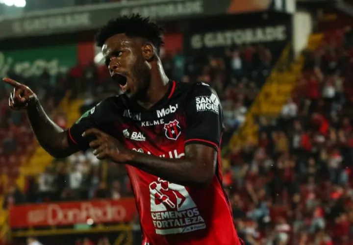 Freddy Góndola no seguirá con Alajuelense. Foto:Twitter