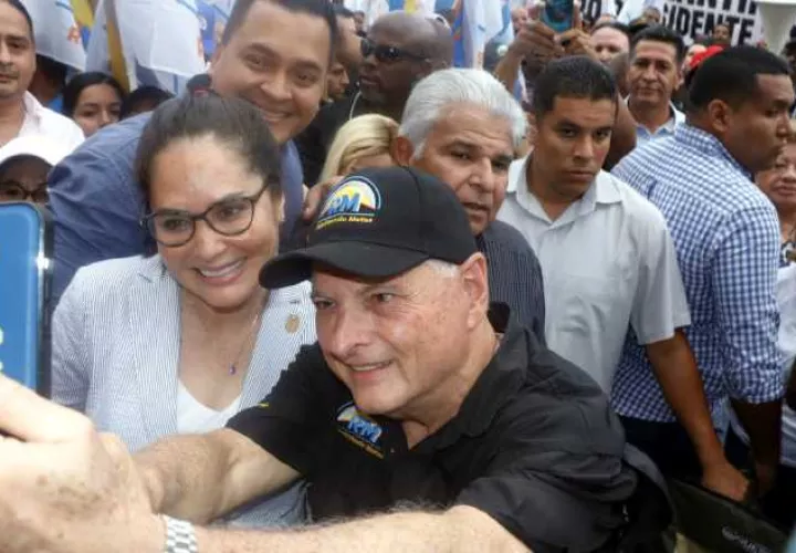 La lluvia no fue impedimento para que llegaran los manifestantes.