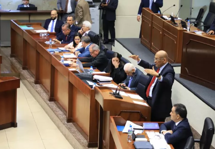 El ministro de Economía y Finanzas, Héctor Alexander, estuvo presente la semana pasada en la Asamblea explicando el ajuste realizado al presupuesto de este año. Archivo