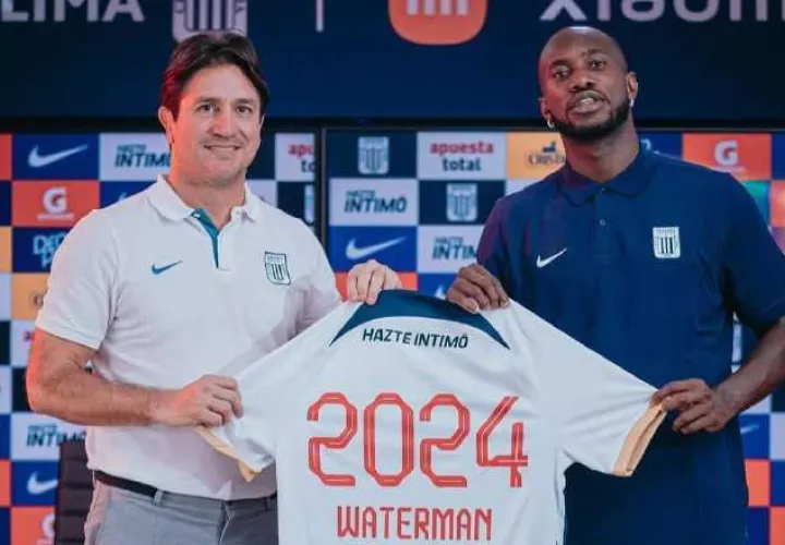 Cecilio Waterman (der.) es presentado por Alianza Lima en Perú. Foto: Instagram