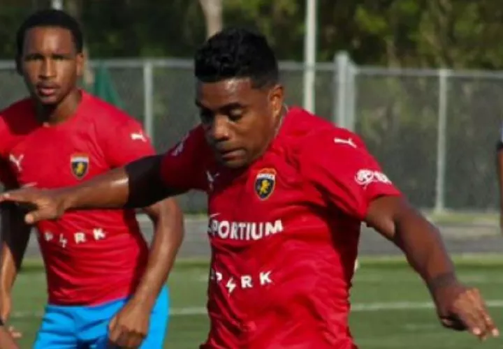 Ricardo Buitrago (rojo) de Plaza Amador. Foto: @cdplazaamador