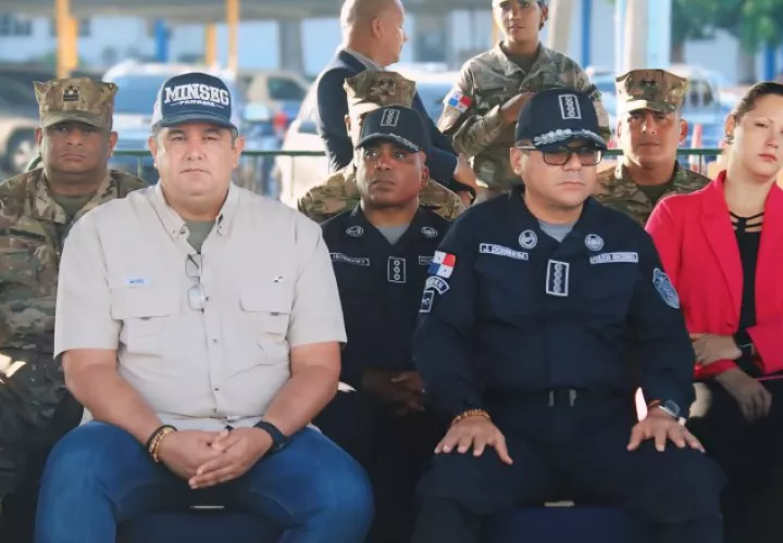Ministro de Seguridad, Juan Manuel Pino junto al director de la Policía Nacional, John Dornheim. Policía Nacional