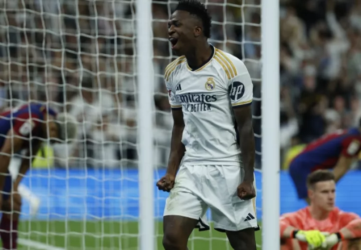 Vinicius Junior festeja el segundo gol del Real Madrid.  Foto:EFE