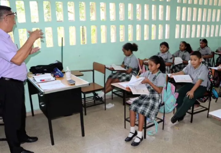 Faltando poco para que culmine el primer trimestre de clases, todavía hay centros educativos donde faltan educadores por nombrar. Cortesía