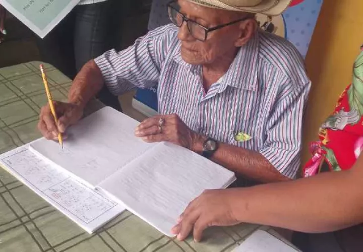 Félix Morán recibe las clases en su hogar. Francisco Rodríguez Morán